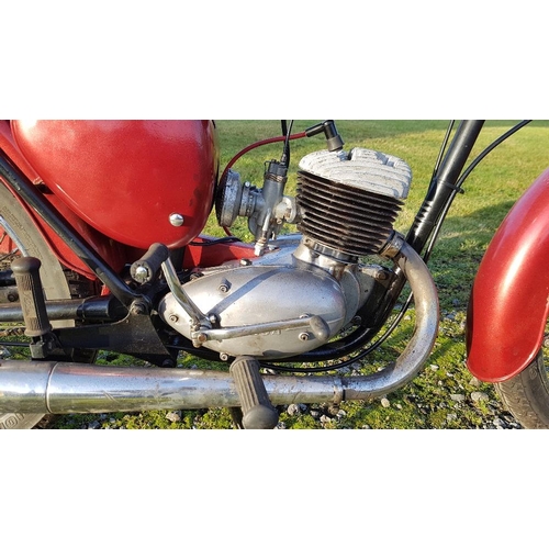 1054 - 1970 BSA Bantam, 175 cc. Registration number HGU 743J. Frame number ND06478 B175. Engine number GD7 ... 