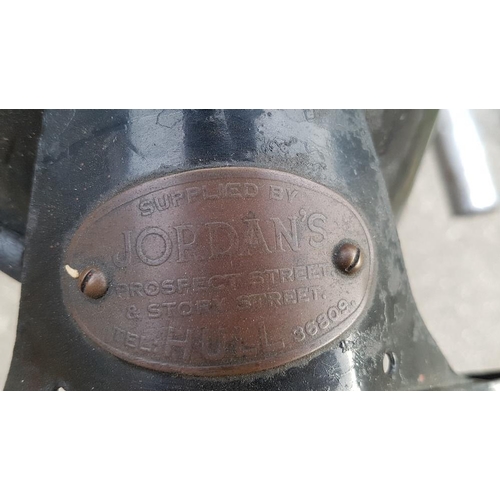 1077 - 1951 Norton ES2, 490 cc. Registration number LRH 969. Frame number E4/ 33089. Engine number E4/33089... 