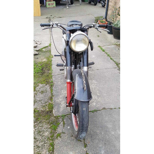 1077 - 1951 Norton ES2, 490 cc. Registration number LRH 969. Frame number E4/ 33089. Engine number E4/33089... 