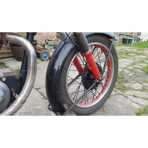 1077 - 1951 Norton ES2, 490 cc. Registration number LRH 969. Frame number E4/ 33089. Engine number E4/33089... 