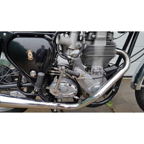 1084 - 1960 BSA Gold Star, Clubman Trim, 500 cc. Registration number 152 MTD. Frame number CB32 9423. Engin... 