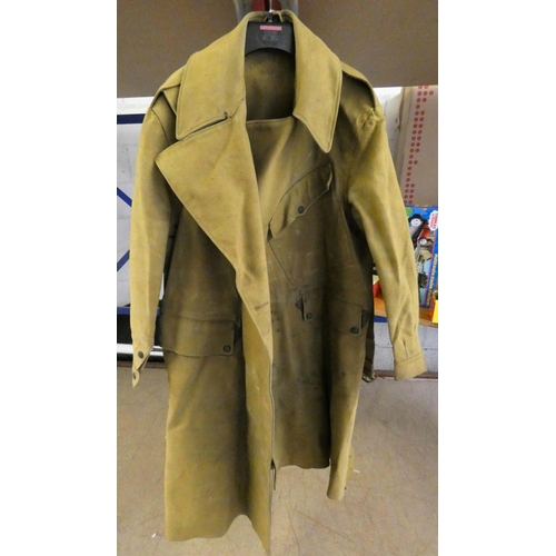 168 - A WWII WD rubberised canvas motorcycle dispatch riders greatcoat, dated 1943, size 4, N, WD, 432.