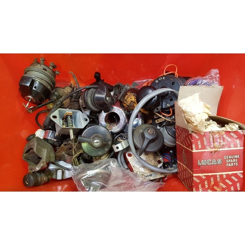 290 - A quantity of mainly motorcycle switches and horn buttons.