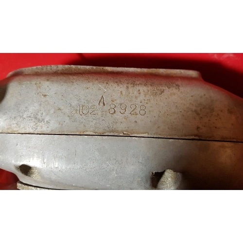 319 - Various Norton gearbox parts, including cases, numbered G5 825 and G102 8928, buyers should check ho... 