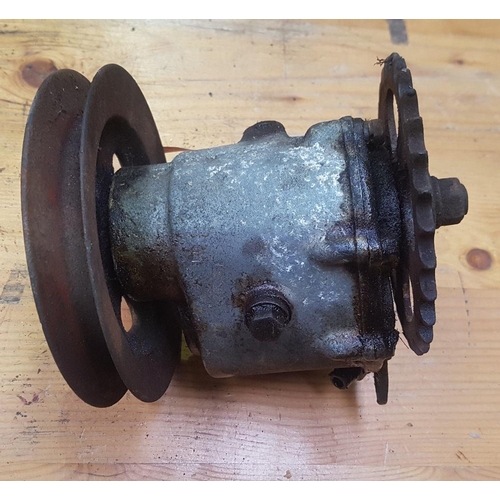 324 - A 1920's Douglas gearbox, buyers should check how complete this lot is.