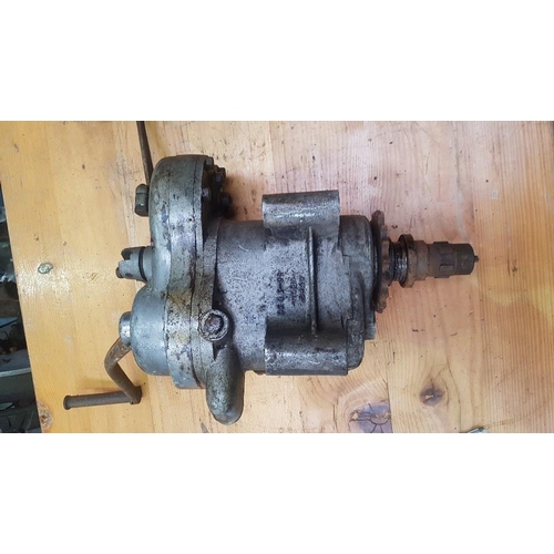 328 - A BSA gearbox, stamped 4569 Birmal 66-3030, buyers should check how complete this lot is.