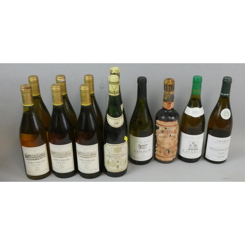 220 - Mixed white case of twelve bottles, Los Vascos, 2004 x 6 and six assorted (12).