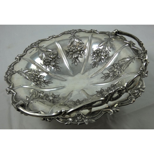 30 - A Victorian silver swing handle fruit bowl, by John Round & Sons Ltd., Sheffield 1900, of circular f... 