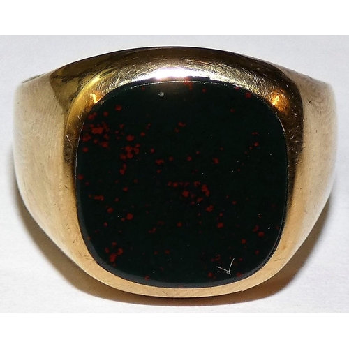 55 - A 9ct gold signet ring, set with a bloodstone, size w, weight 4.5 gms.