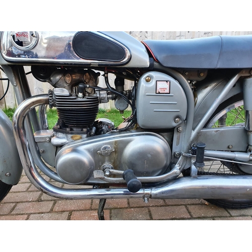 1039 - 1959 Norton Dominator 88, 497 cc. Registration number 760 LRA (non transferrable). Frame number 122 ... 