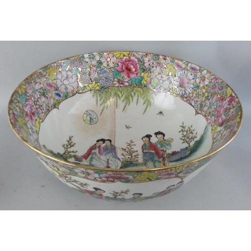 199 - A Chinese famile verte large bowl, probably Republican period, decorated with panels of ladies in ga... 