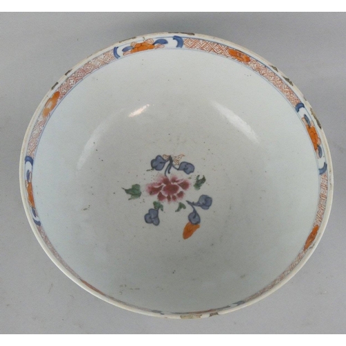 206 - A Chinese famile rose bowl, Qing dynasty, with floral decoration, diameter 24 cm.