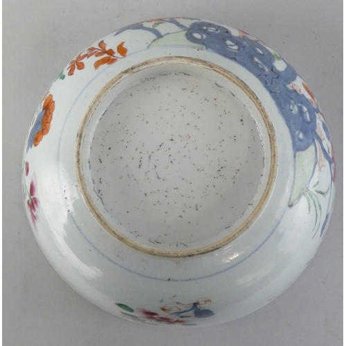 206 - A Chinese famile rose bowl, Qing dynasty, with floral decoration, diameter 24 cm.