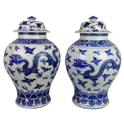 162 - A pair of Kangxi style Chinese blue and white jars with covers, 20th century, each of baluster form,... 