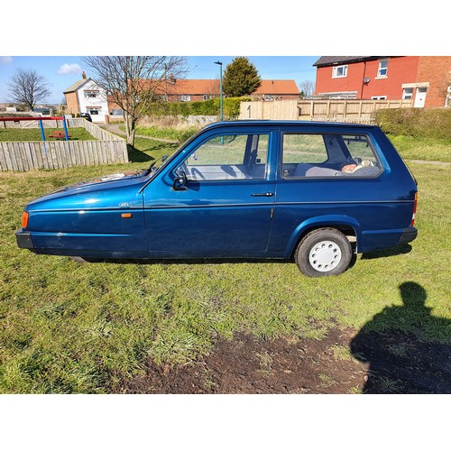 1012 - 1995 Reliant Robin LX, 848 cc. Registration number M225 EFD. Chassis number SCD1625E3PM060812. Engin... 