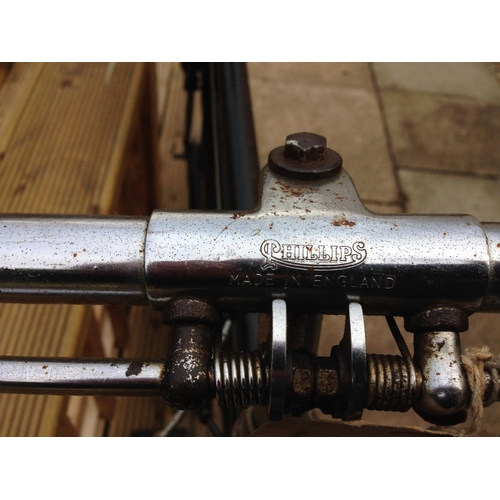 72 - Raleigh double top tube gentleman's bicycle, circa late 1920's. Frame number D84644. The Raleigh Cyc... 