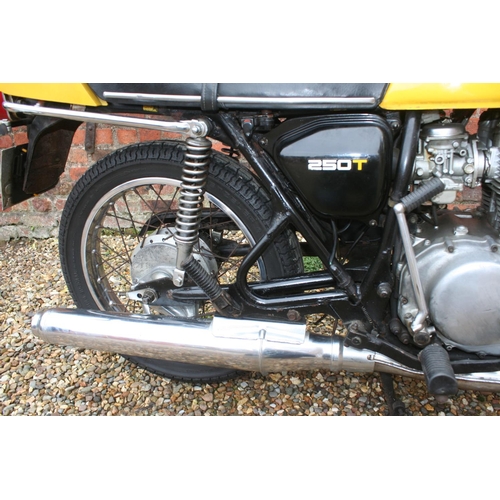 1977 Honda 250T, 249 cc. Registration number ACX 535R. Frame