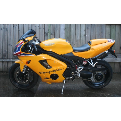 1044 - 2005 Triumph Daytona 955i, 955 cc. Registration number PX05 CWK. Frame number SMTTE536VR5220996. Eng... 