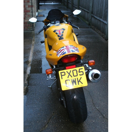 1044 - 2005 Triumph Daytona 955i, 955 cc. Registration number PX05 CWK. Frame number SMTTE536VR5220996. Eng... 