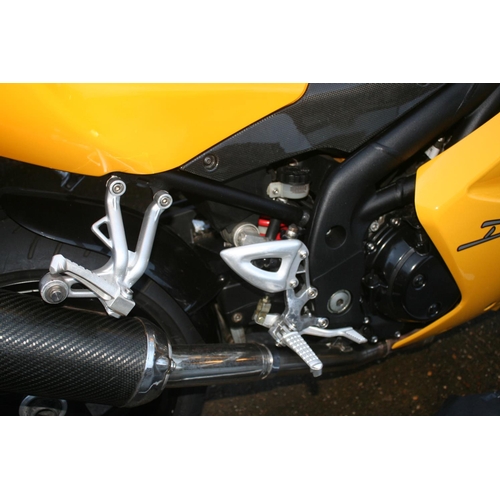 1044 - 2005 Triumph Daytona 955i, 955 cc. Registration number PX05 CWK. Frame number SMTTE536VR5220996. Eng... 