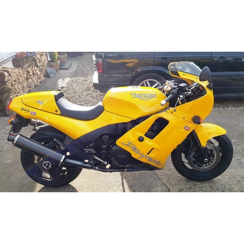 1995 Triumph Daytona, 885 cc. Registration number M631 VWX