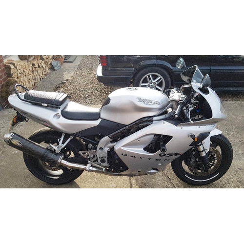 2001 Triumph Daytona 955i, 955 cc. Registration number H551 BCK
