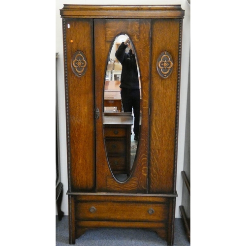 163 - An oak single wardrobe together with two matching chest of drawers (3).