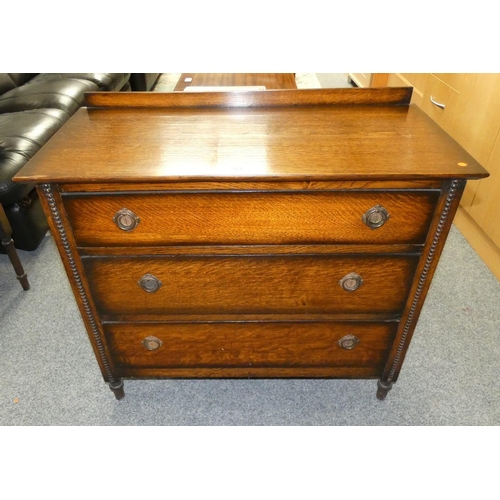163 - An oak single wardrobe together with two matching chest of drawers (3).
