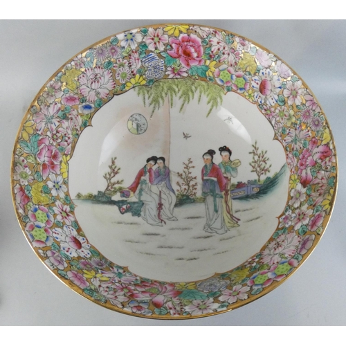 199 - A Chinese famile verte large bowl, probably Republican period, decorated with panels of ladies in ga... 