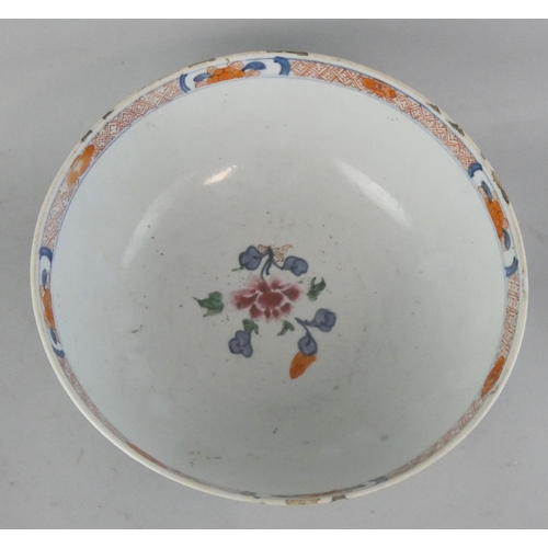 206 - A Chinese famile rose bowl, Qing dynasty, with floral decoration, diameter 24 cm.