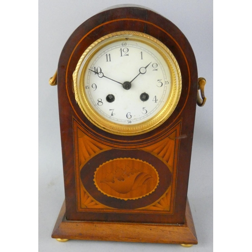 255 - An Edwardian mahogany and boxwood inlaid mantle clock, white enamel dial with Roman numerals, brass ... 