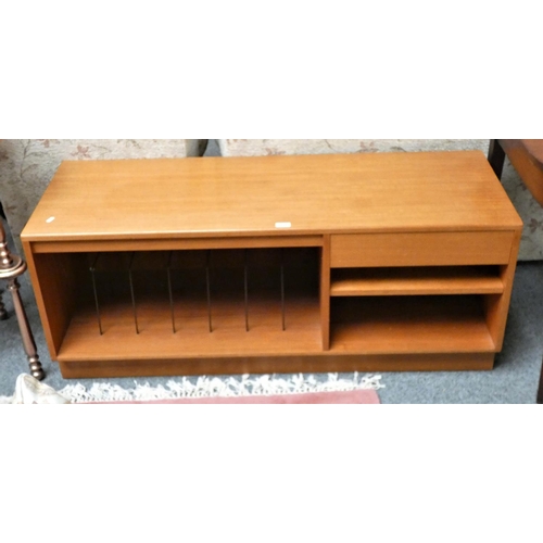 246 - G-Plan teak Hi-Fi unit, approx 131cm wide, 55cm high