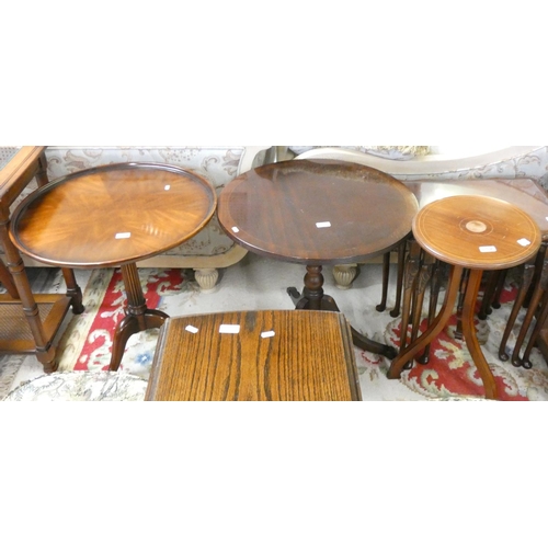 254 - A mahogany circular (61cm) tilt top tripod occasional table with reeded stem together with an inlaid... 