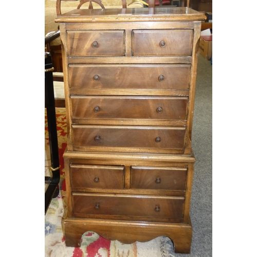 257 - A reproduction mahogany chest on chest, 82cm tall x 44cm wide, three drawer base under five drawer t... 