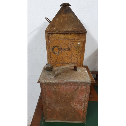 86 - A Cermoil oil can with pyramid top, 50 cm and a 1953 WD petrol can (2).