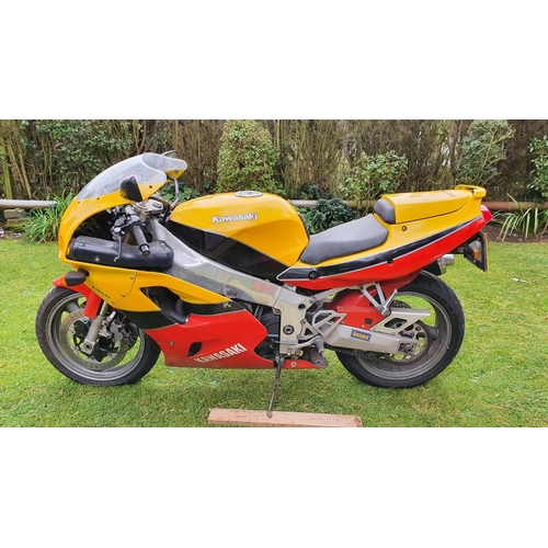 1993 Kawasaki ZXR750, 750cc. Registration number L854 JRM. Frame 