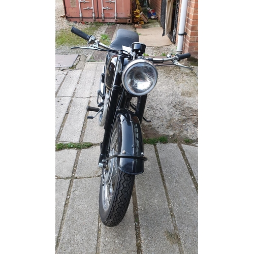 1136 - 1953 Velocette MAC, 350cc. Registration number 331 XVK (non transferrable). Frame number RS2244. Eng... 