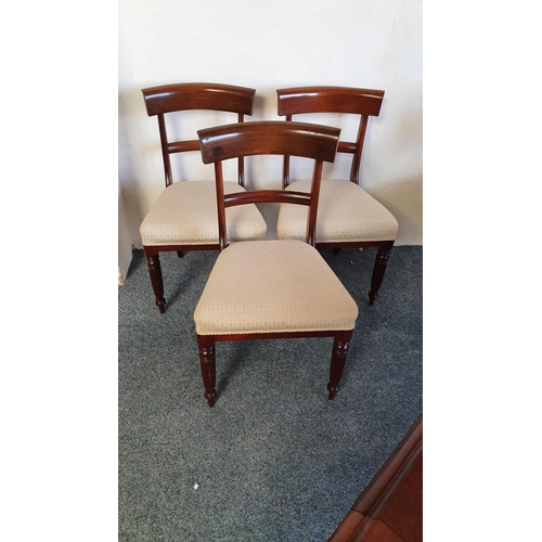 451 - A Victorian style mahogany extending dining table with eight chairs, by John Mason of Lockington, c.... 