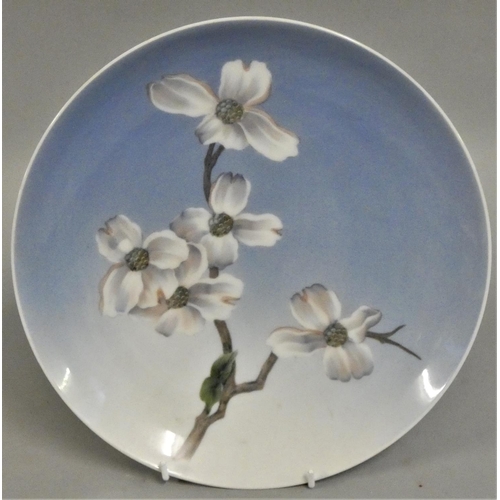 331 - A Royal Copenhagen wall plate painted blossom, design no 2830 over 1125, 25 cm.