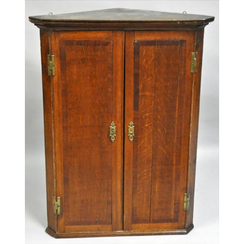 478 - A 19th century oak corner cupboard, the single door opening to reveal shaped shelves, 93 x 71 x 39 c... 