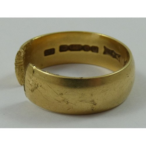 123 - An 18ct gold wedding band, cut, 5 gms.