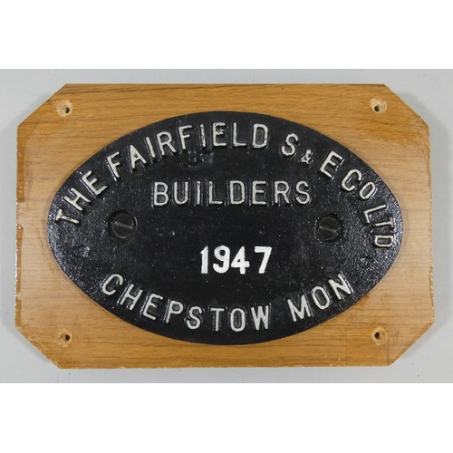 200 - A cast iron painted wagon plate, The Fairfield, Builders, 1947, 14 x 21 cm, mounted on a wooden plaq... 