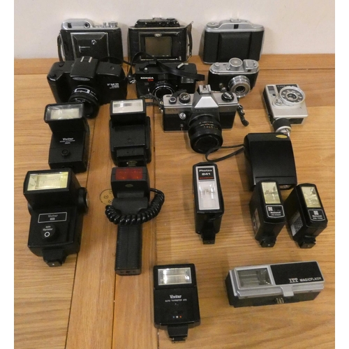 86 - Various cine cameras, to include Pathe, Bell & Howell 624, Brownie and Chion, together with various ... 