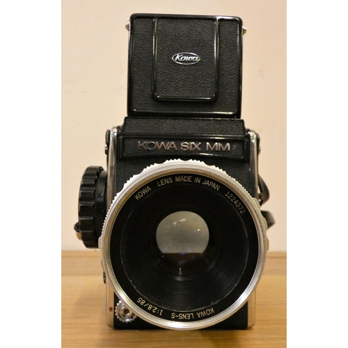 99 - A Kowa Six MM single lens reflex camera, serial number 329552, box.