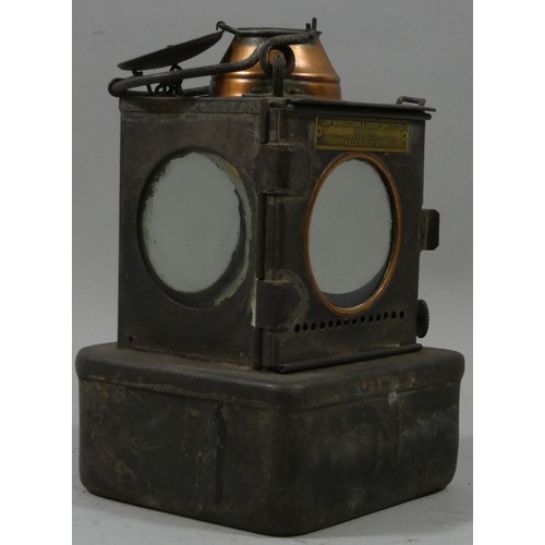 263 - A LNER signal lamp and a LNER hand lantern, both with burners (2).