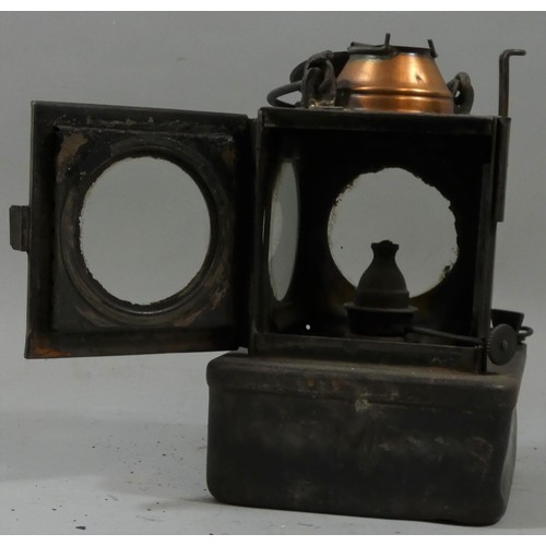 263 - A LNER signal lamp and a LNER hand lantern, both with burners (2).