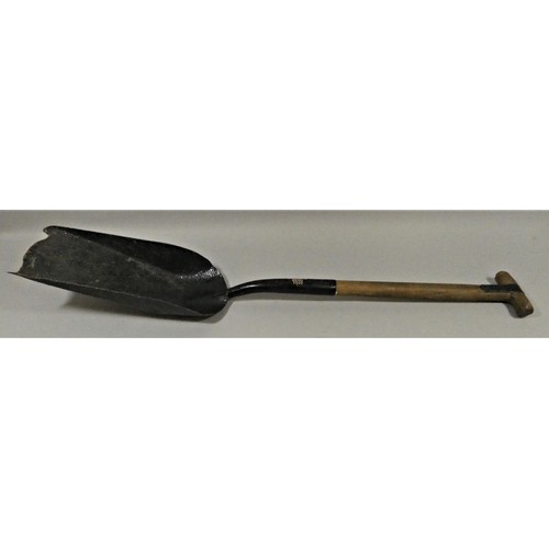 166 - A BR(E) Firemans shovel, dated 1950.