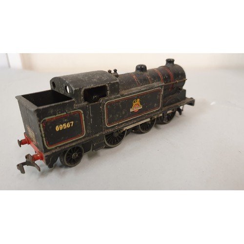 6 - A Hornby Dublo 0-6-2 tank locomotive, 69567, box.