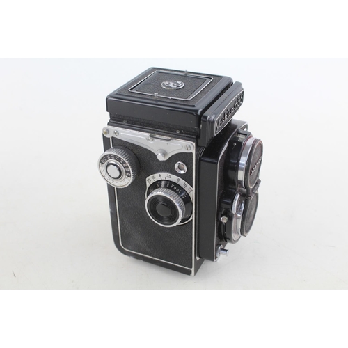 398 - Yashica-635 Medium Format TWIN LENS CAMERA Yashikor 80mm F/3.5 Lens w/ Case  This camera is WORKING ... 