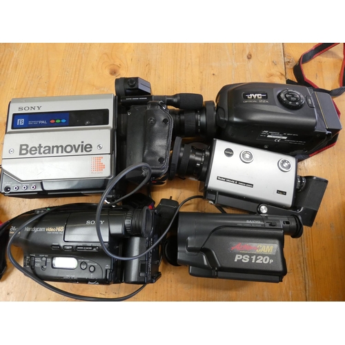 73 - A Minolta dynax 505 SI camera, a Canon EDS 300 camera & lenses (cased) together with various camcord... 